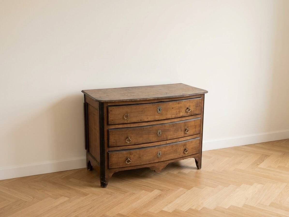 Commode Louis XIV en noyer ancien