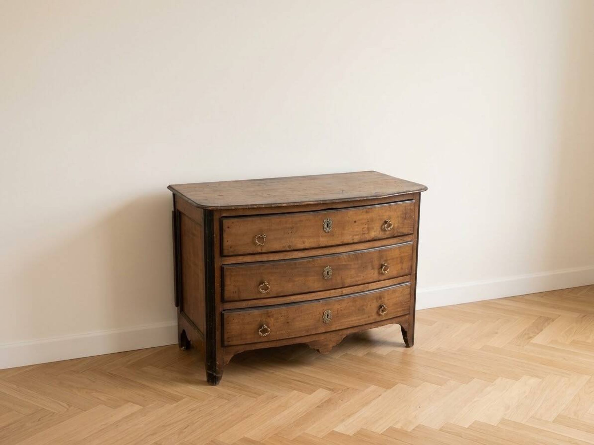 Commode Louis XIV en noyer ancien