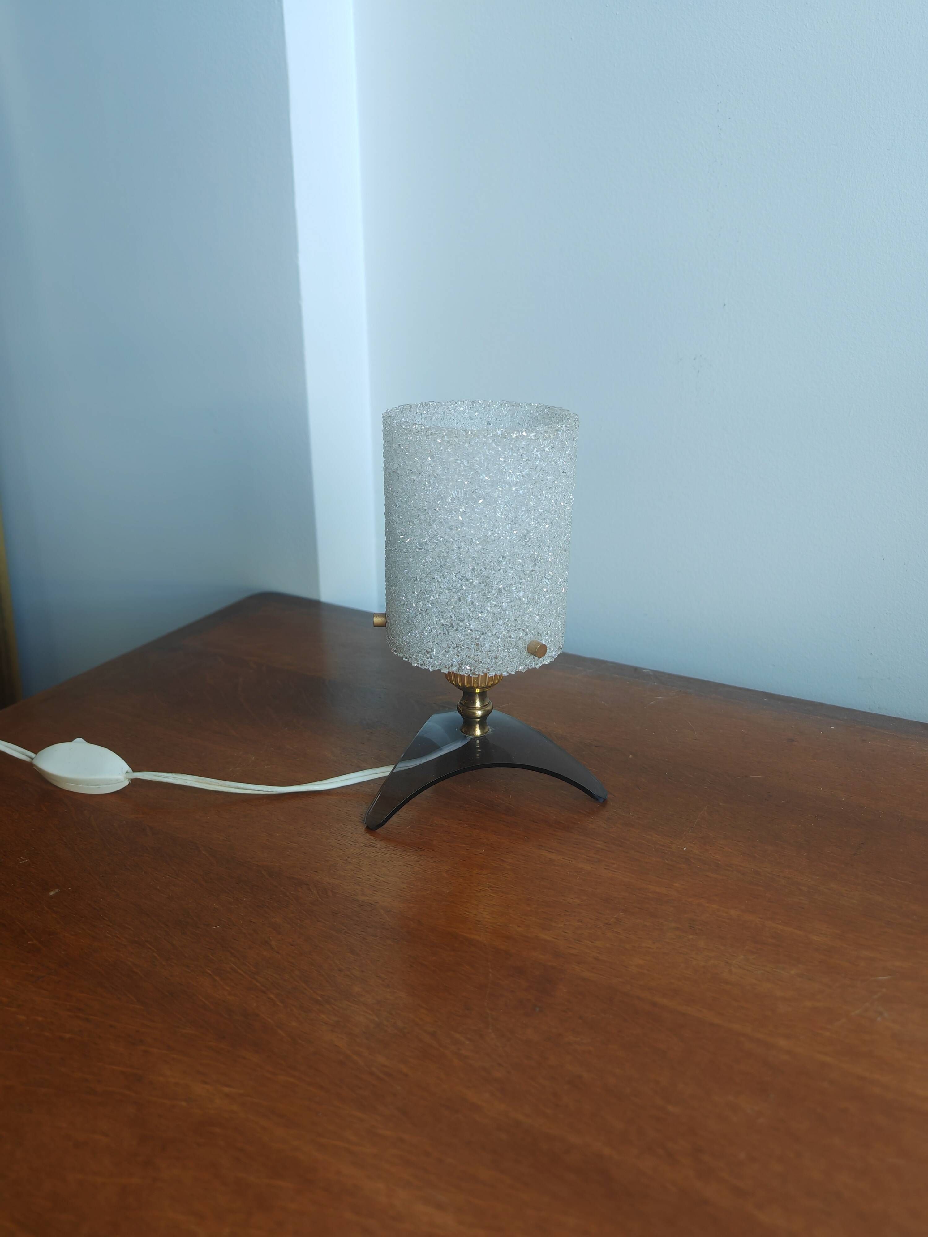 Vintage tripod lamp 60s/70s – Smoked Plexiglass, Brass & Frosted granite glass