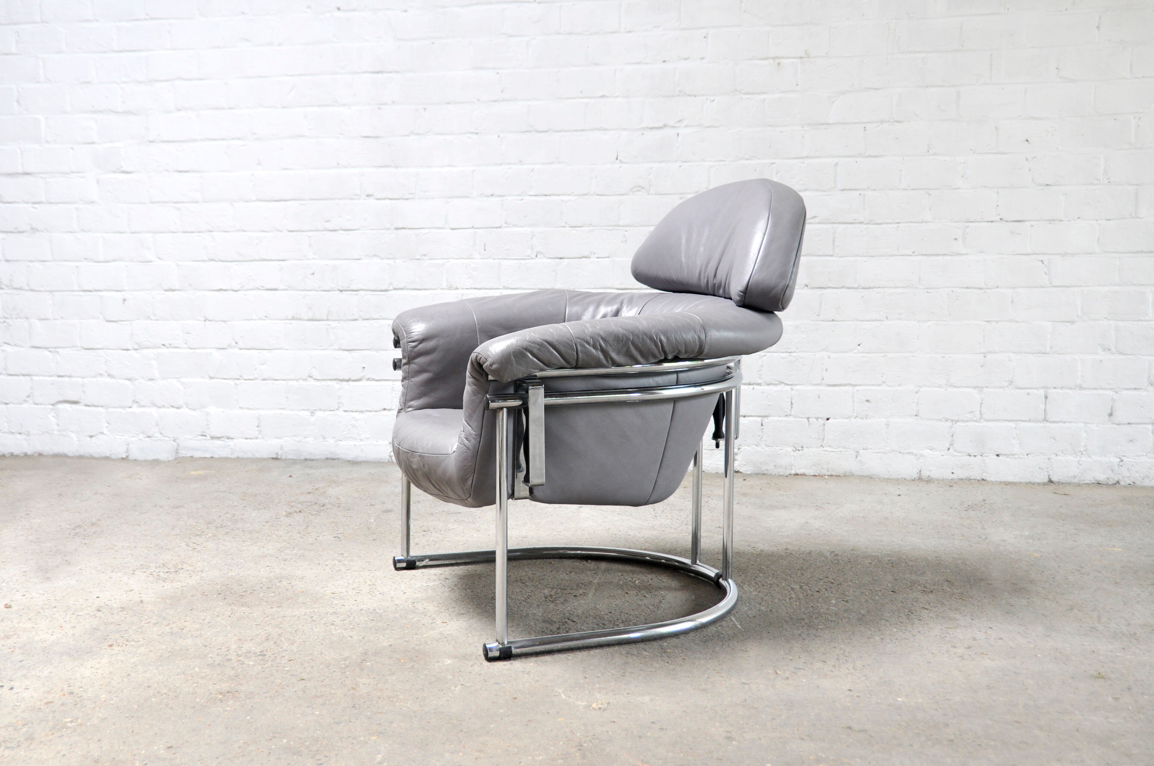 Fauteuil en cuir avec cadre tubulaire chromé, années 1980