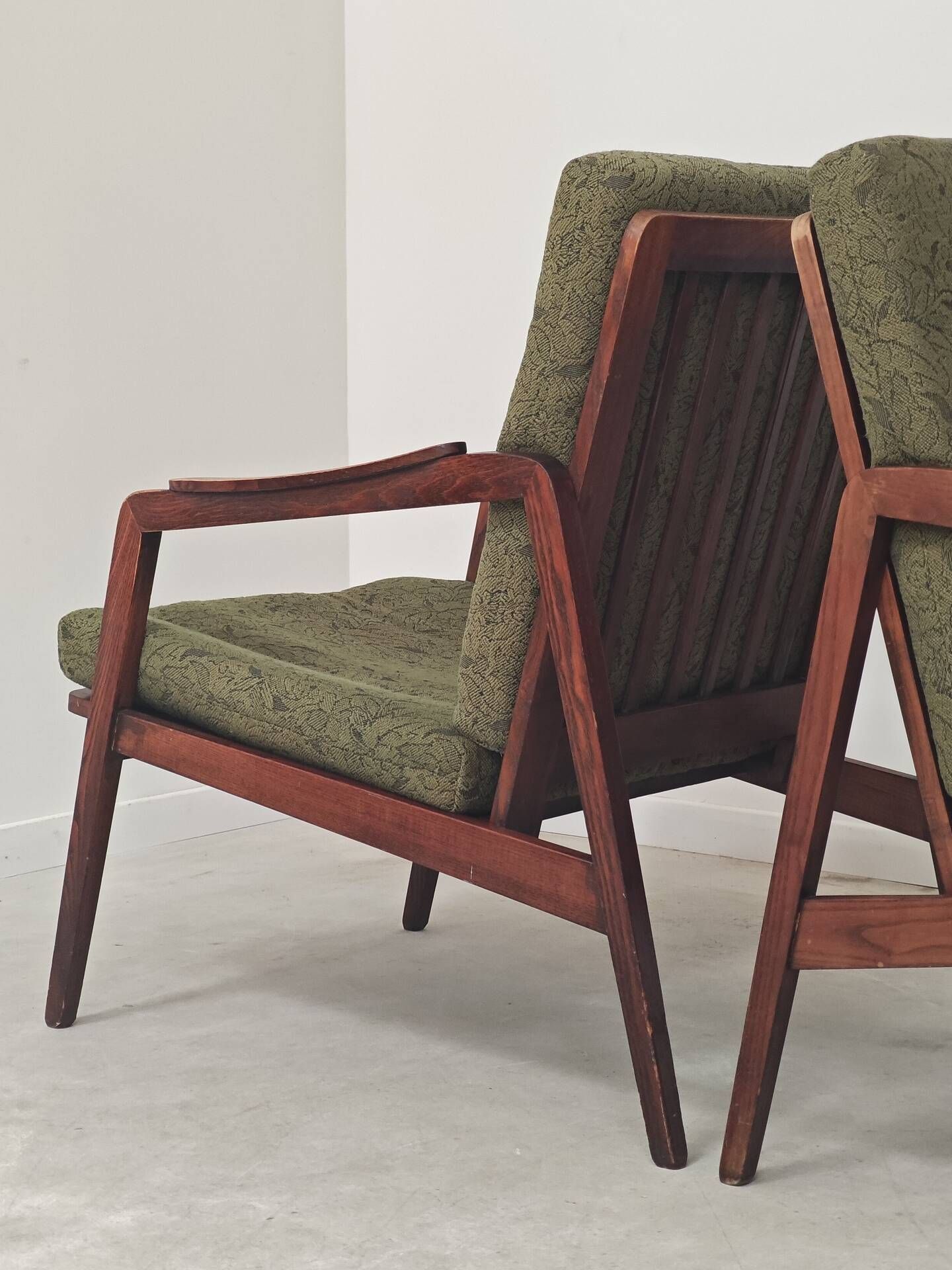 Pair of wooden armchairs Uluv green fabric 1960