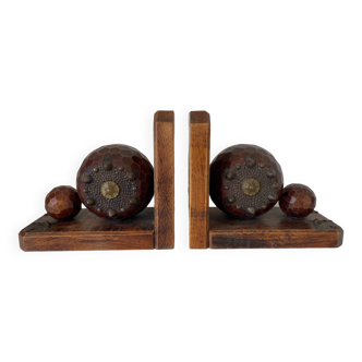 Pair of art deco bookends in engraved wood Dating from the 3 years