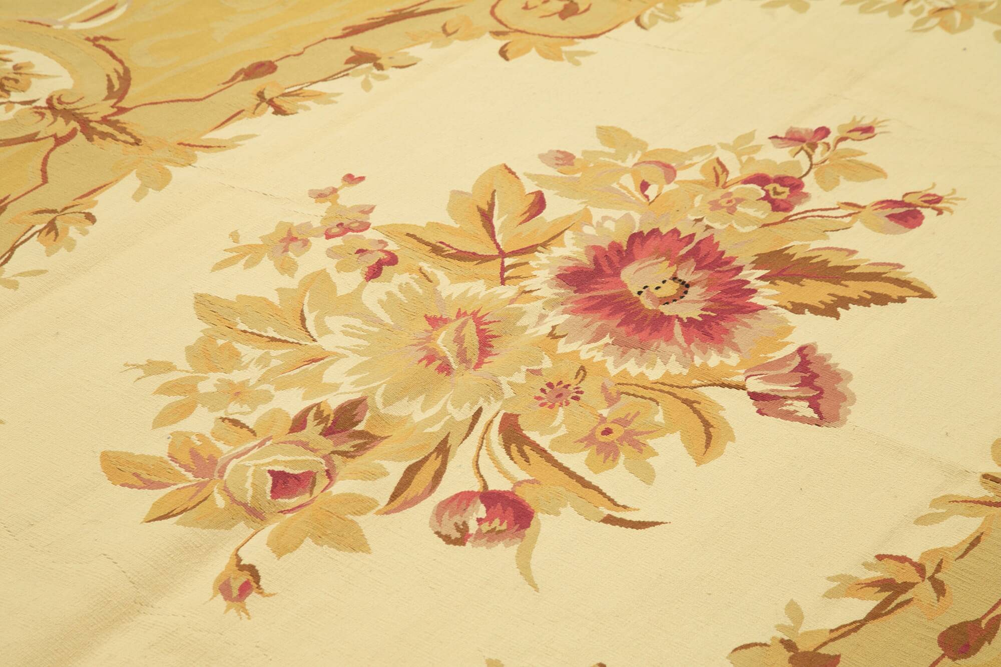 Handmade European Vintage Aubusson Kilim 268 cm x 367 cm
