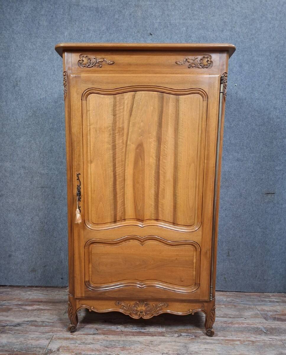 Louis XV style wardrobe in solid wood.