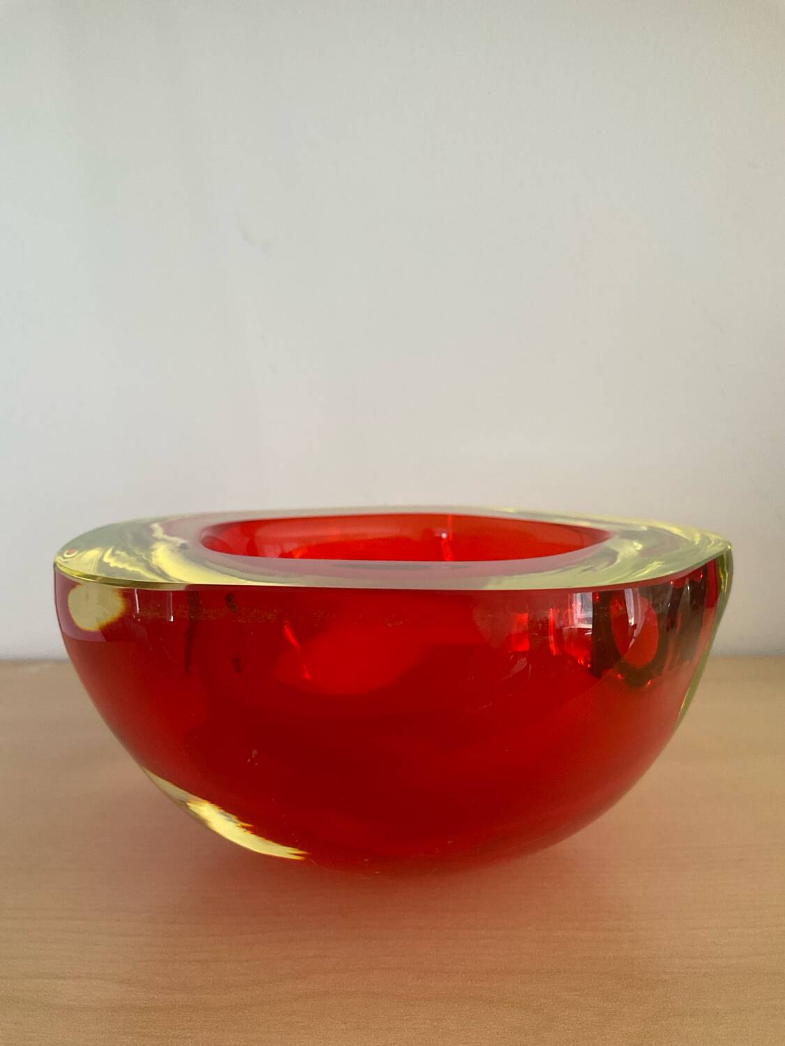 Two-tone Murano glass pocket emptier from the 70s