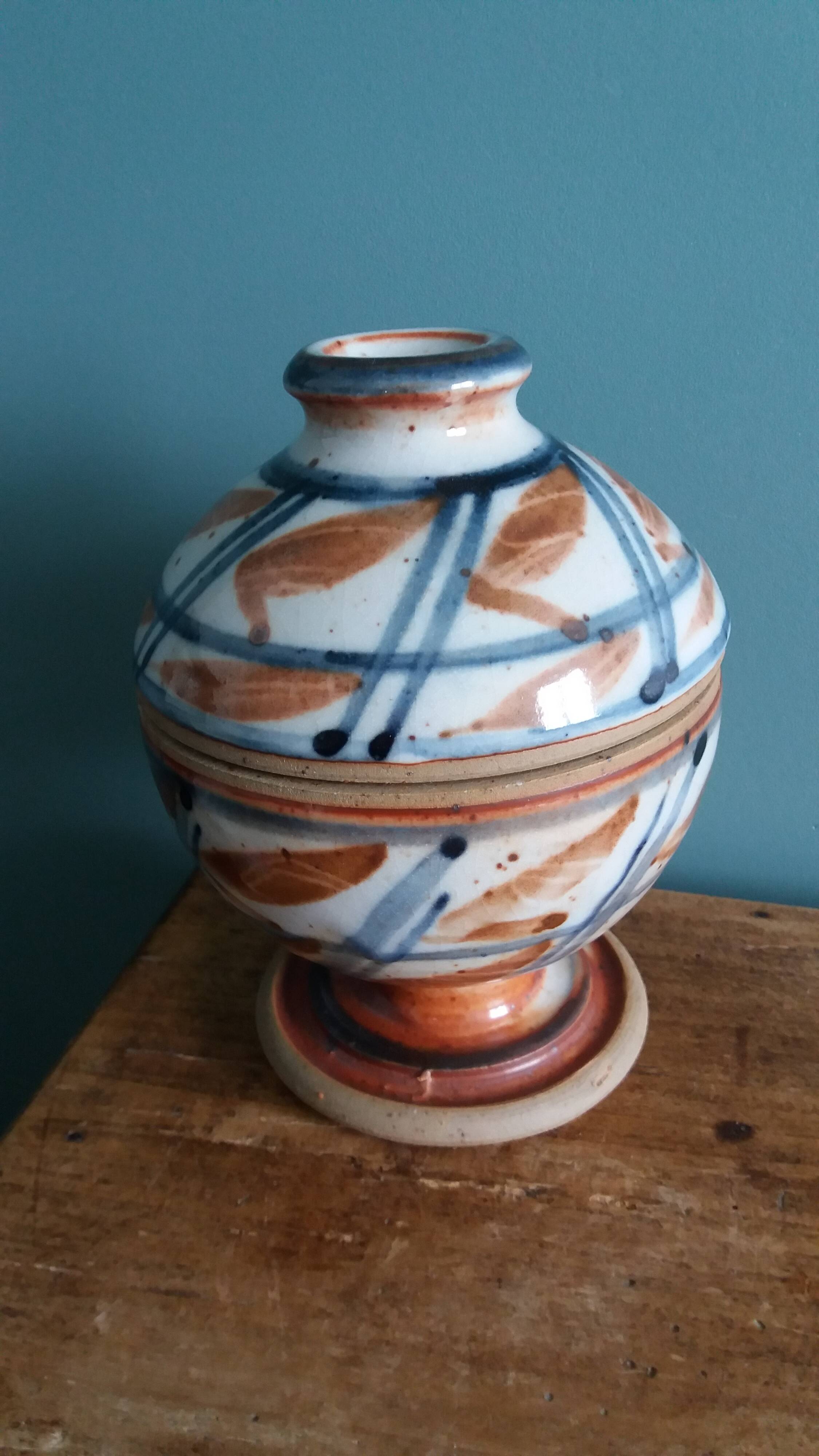 Sugar confiturer signed by Saint Maur, Evelyne Porret and Michel Pastore.