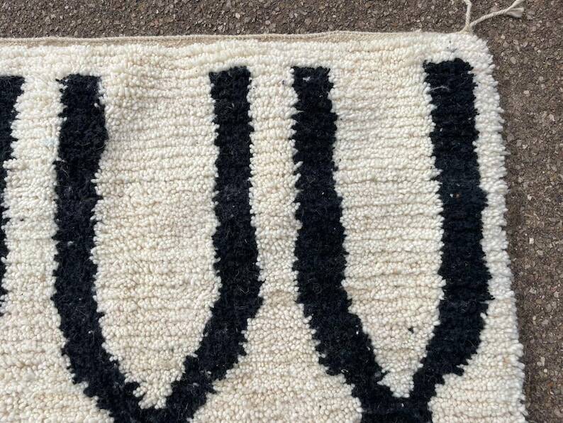 Tapis berbere noir et blanc taille 100 x 200 cm