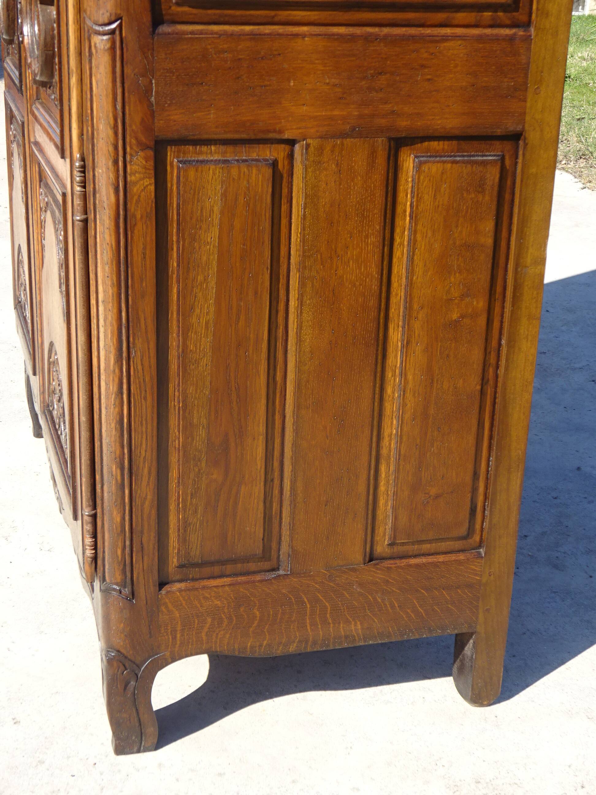Solid oak wardrobe, Renaissance style