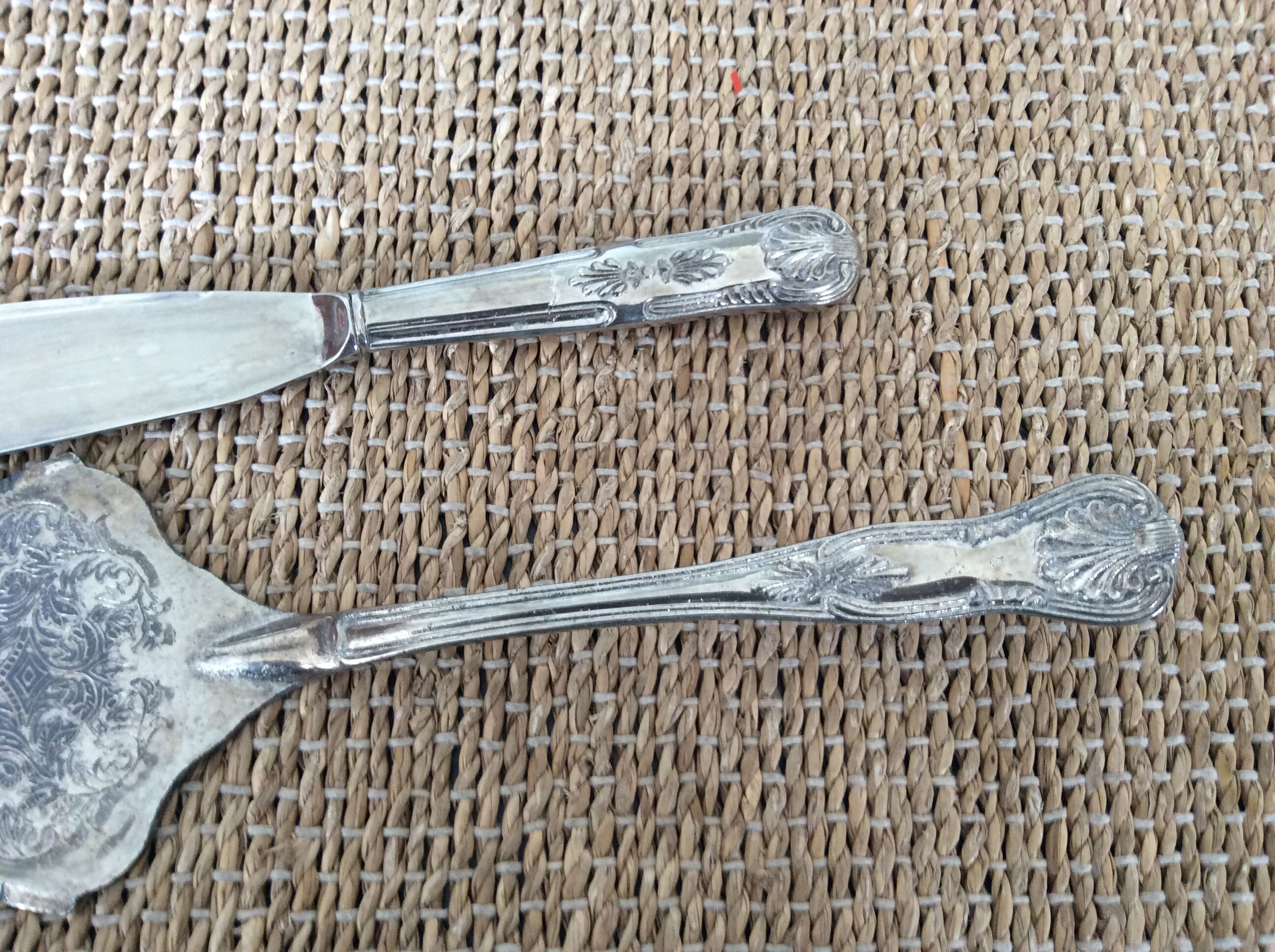 Shovel and cake knife