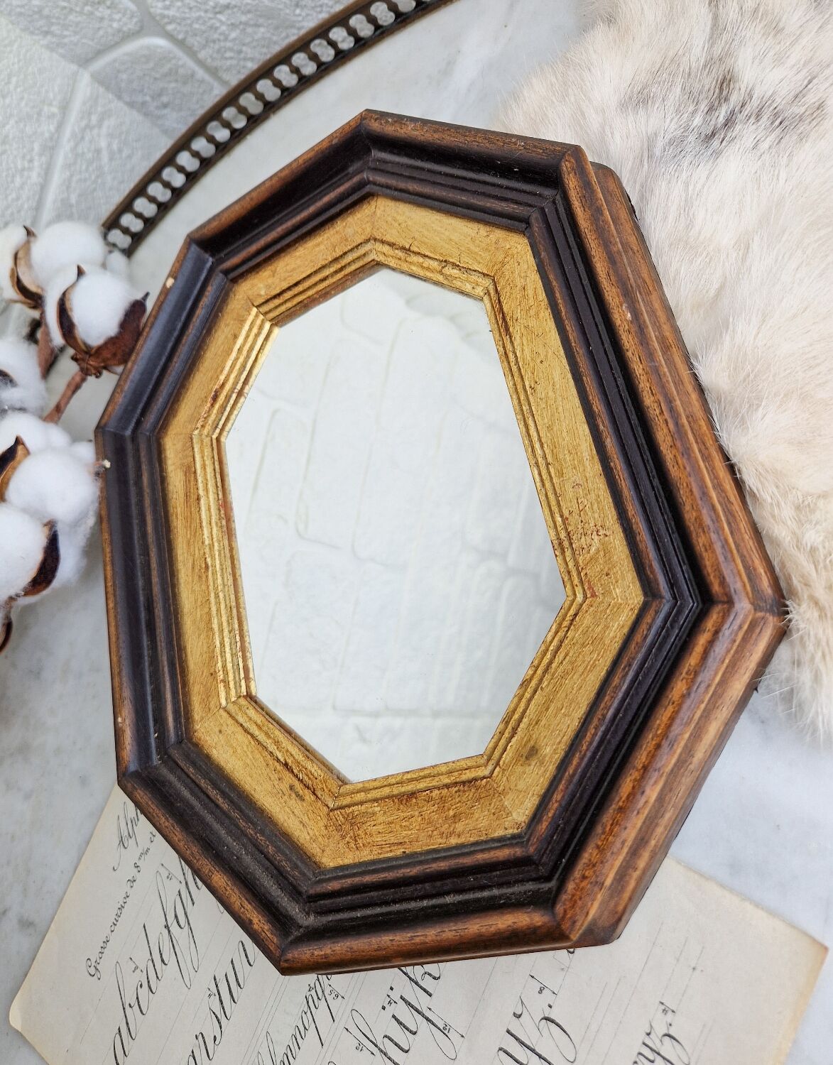 Miroir ancien en bois octogonal noir et doré