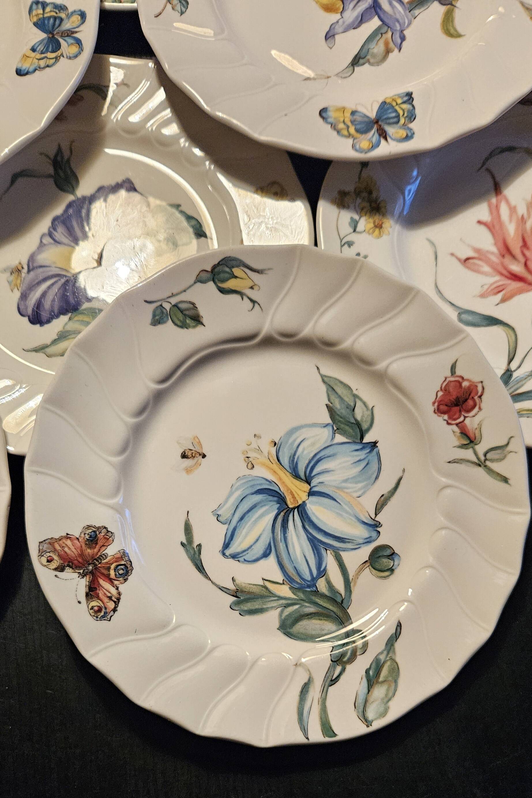 Set of 11 Villeroy and Boch Bouquet model dessert plates