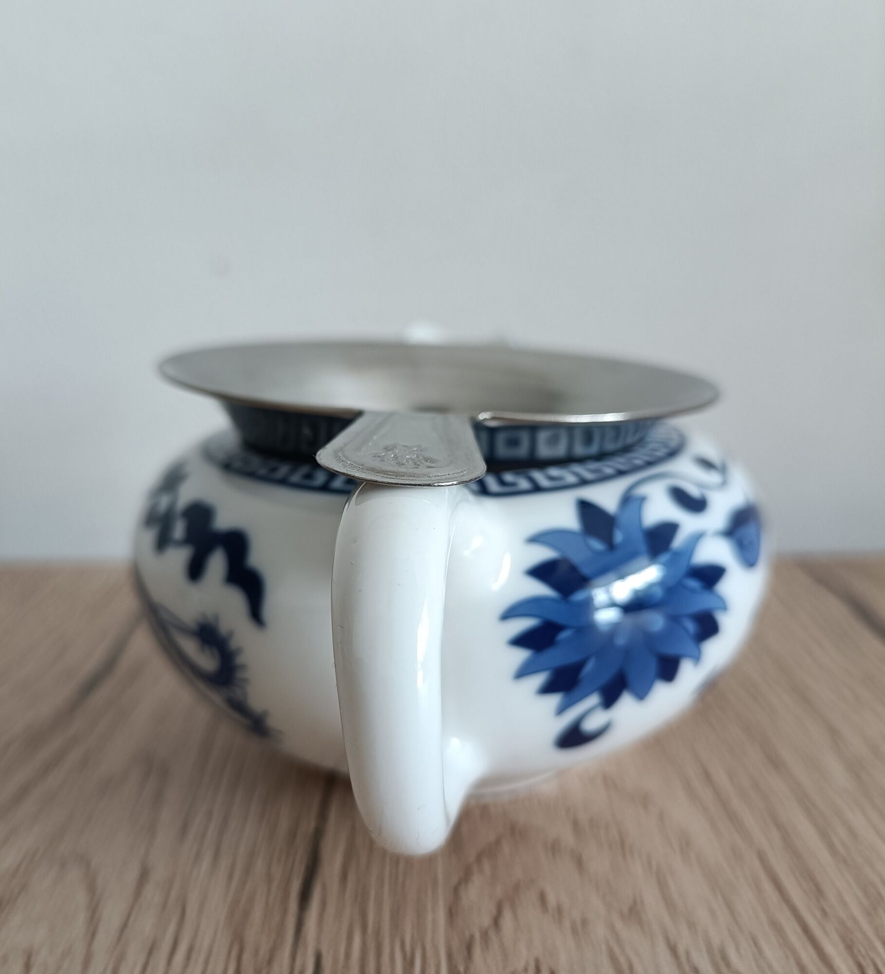 Gaiwan traditional chinese tea set in blue and white porcelain