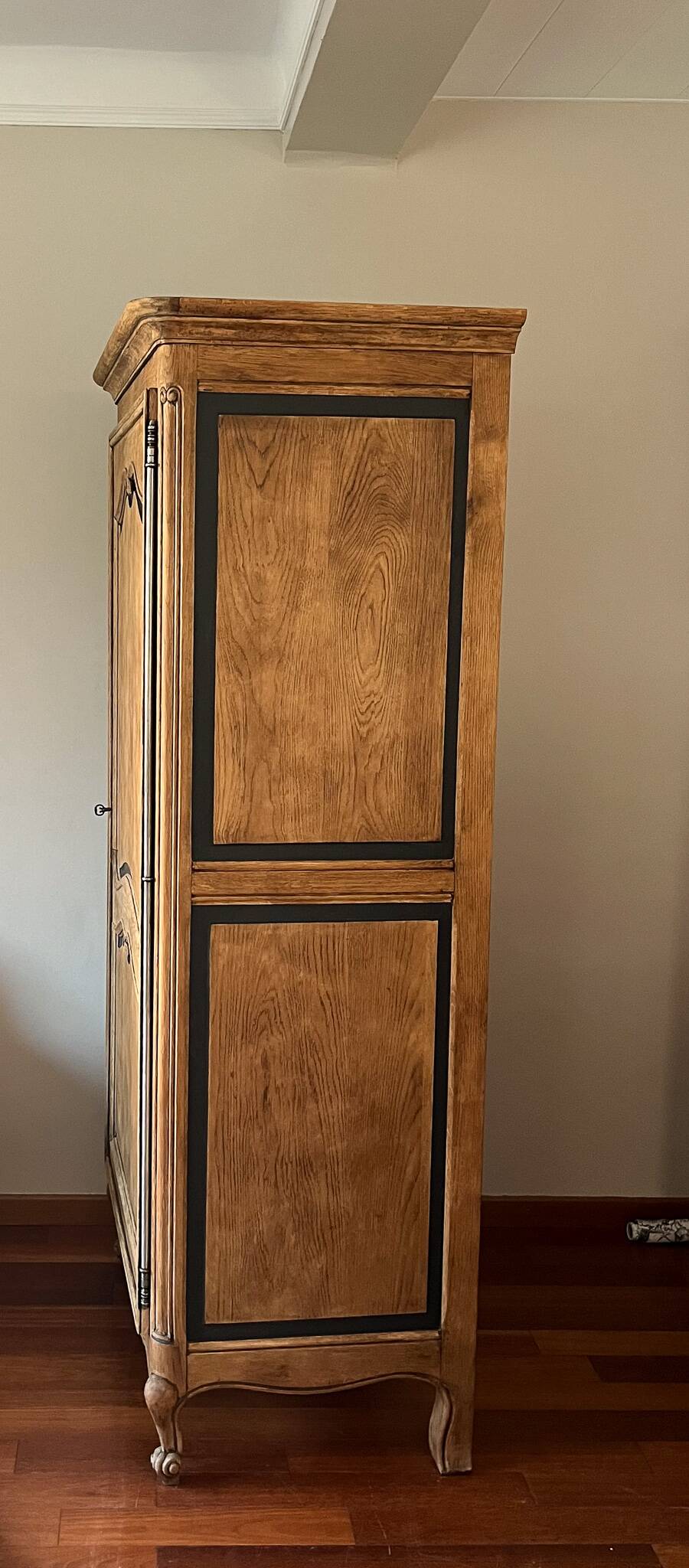 Old solid wood hosiery