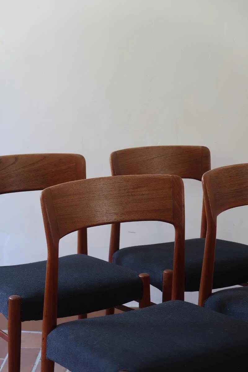 4 vintage Scandinavian chairs in teak and blue fabric - Model 26 by Henning Kjærnulf