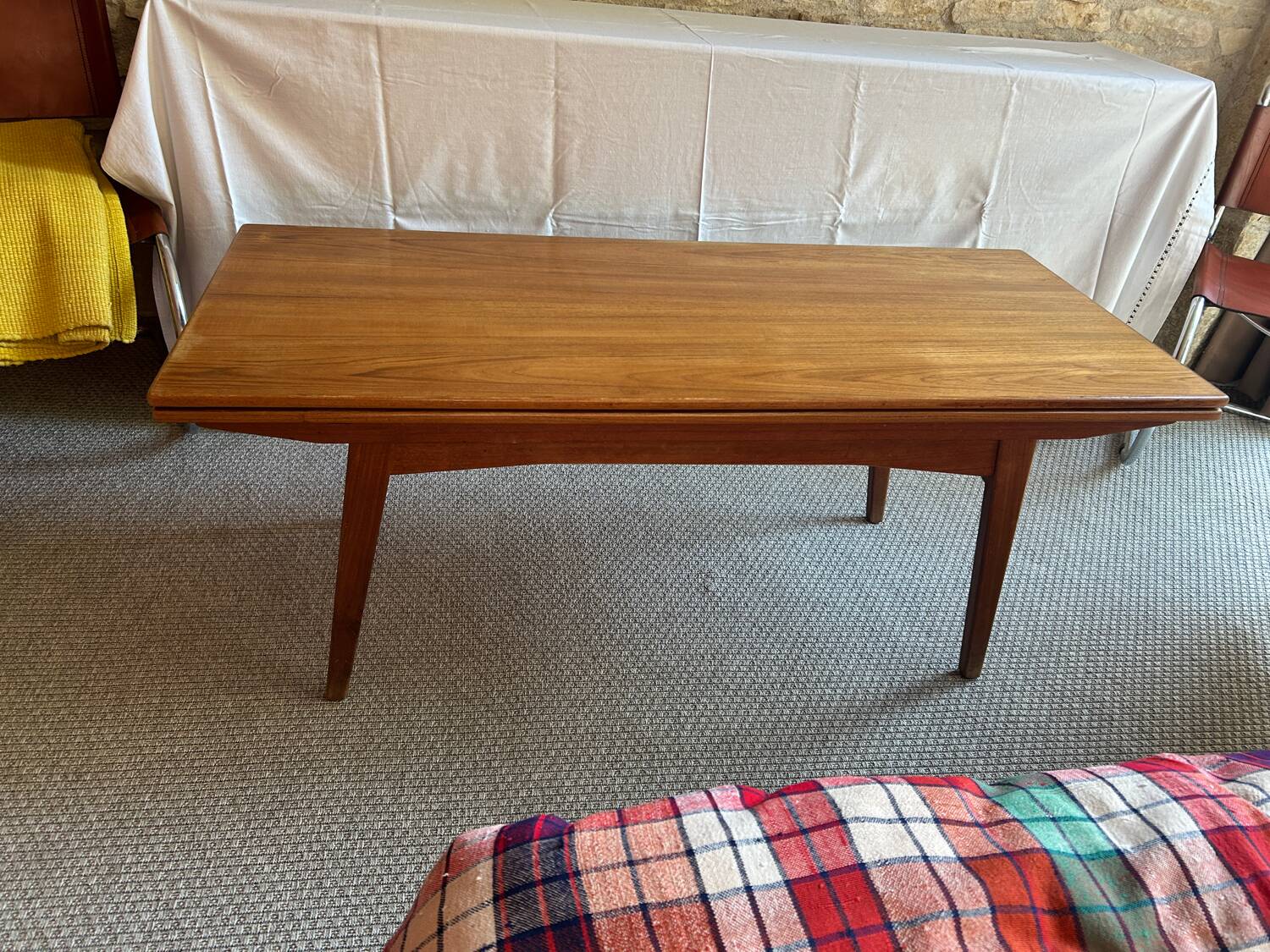 Scandinavian lift-up coffee table