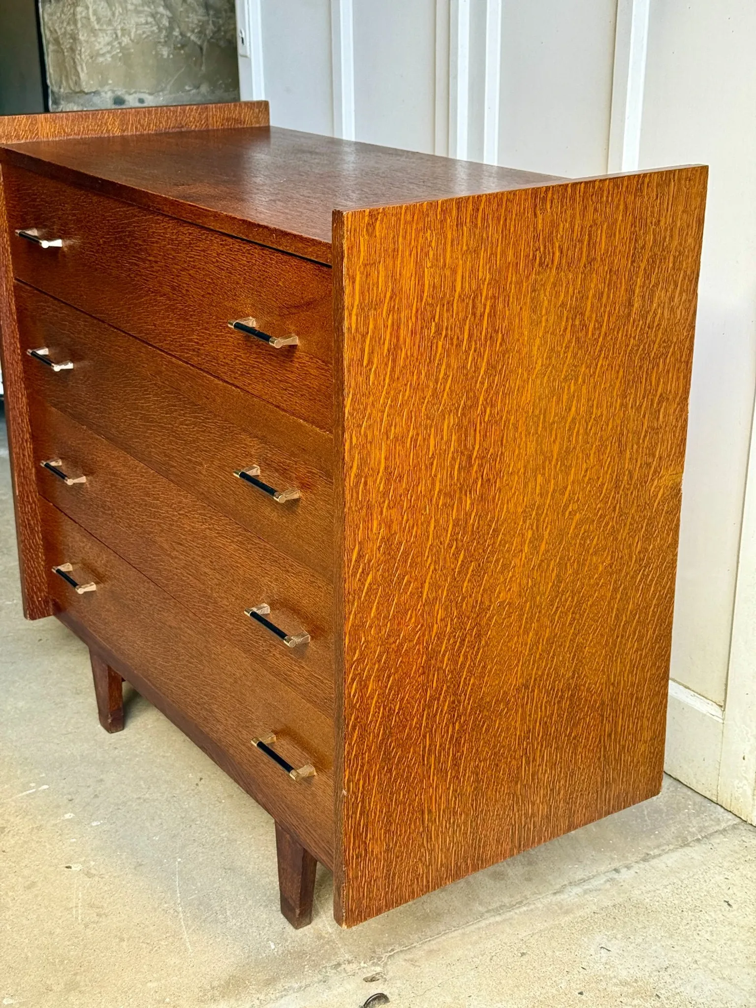Commode style mid-century
