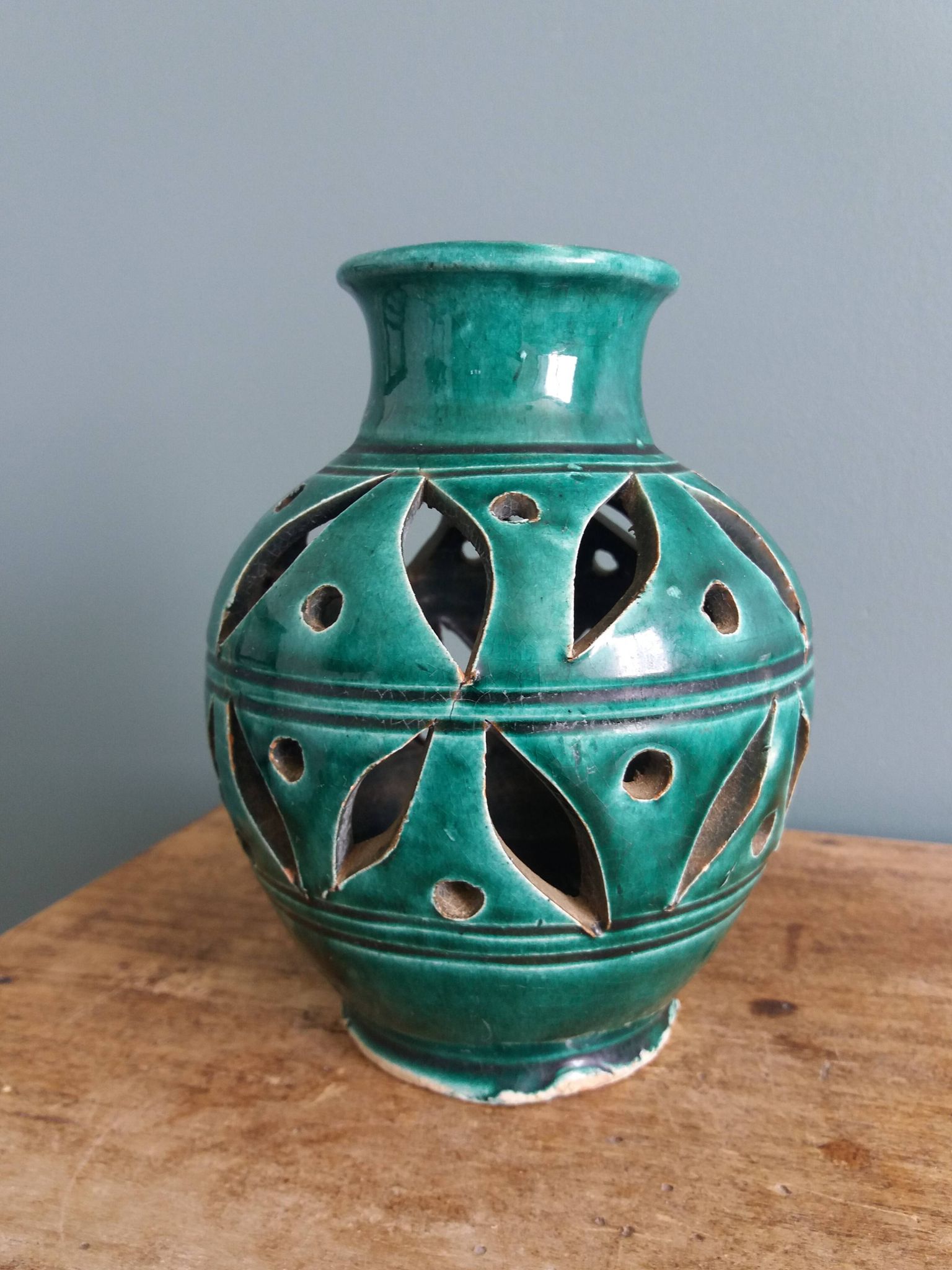 Vase artisanal ajouré emeraude