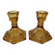 Paire de bougeoirs verre moulé jaune