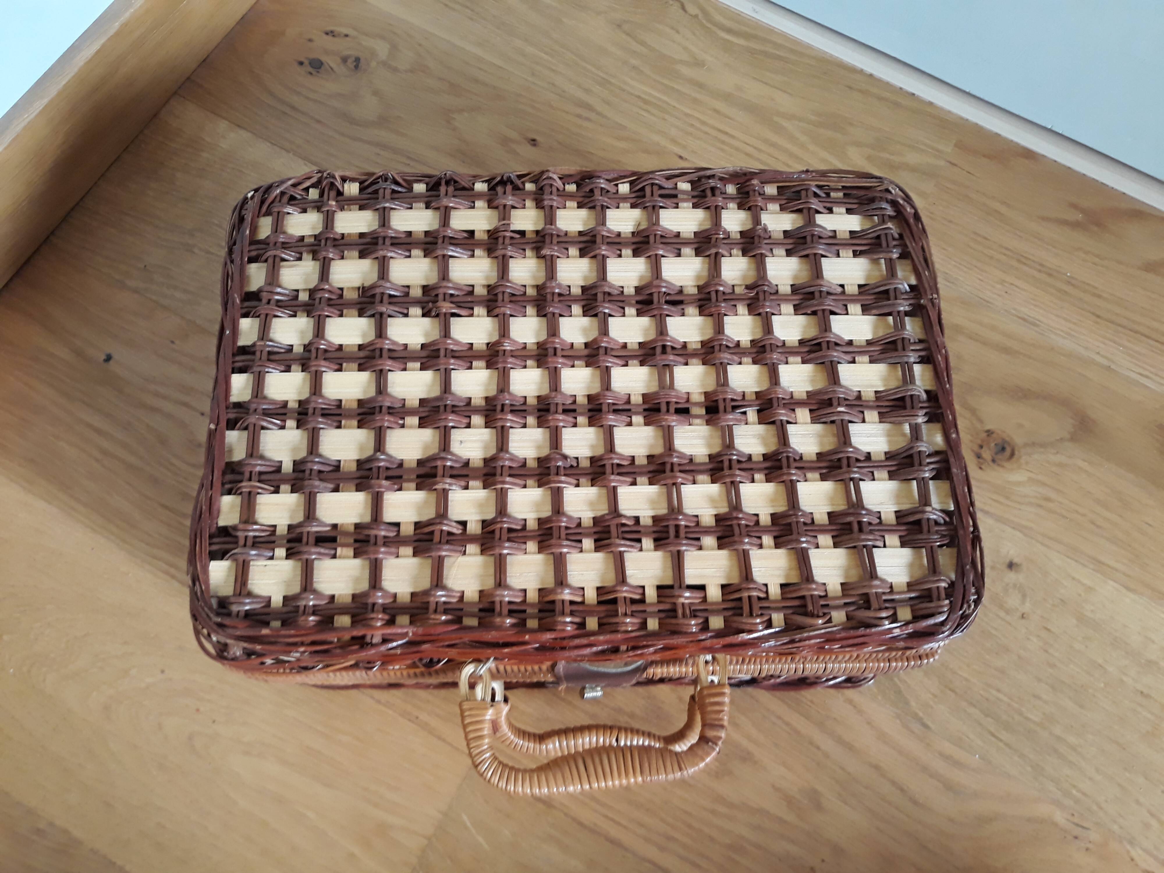 Wicker rattan suitcase