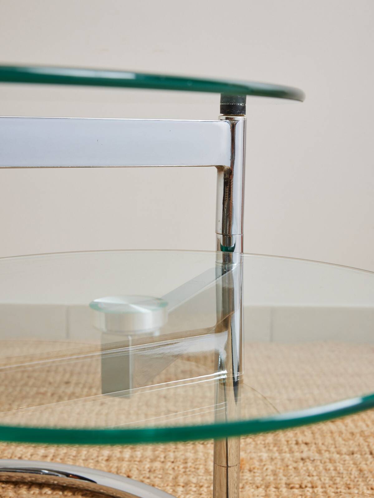 Table basse en verre et métal tubulaire avec plateaux pivotants