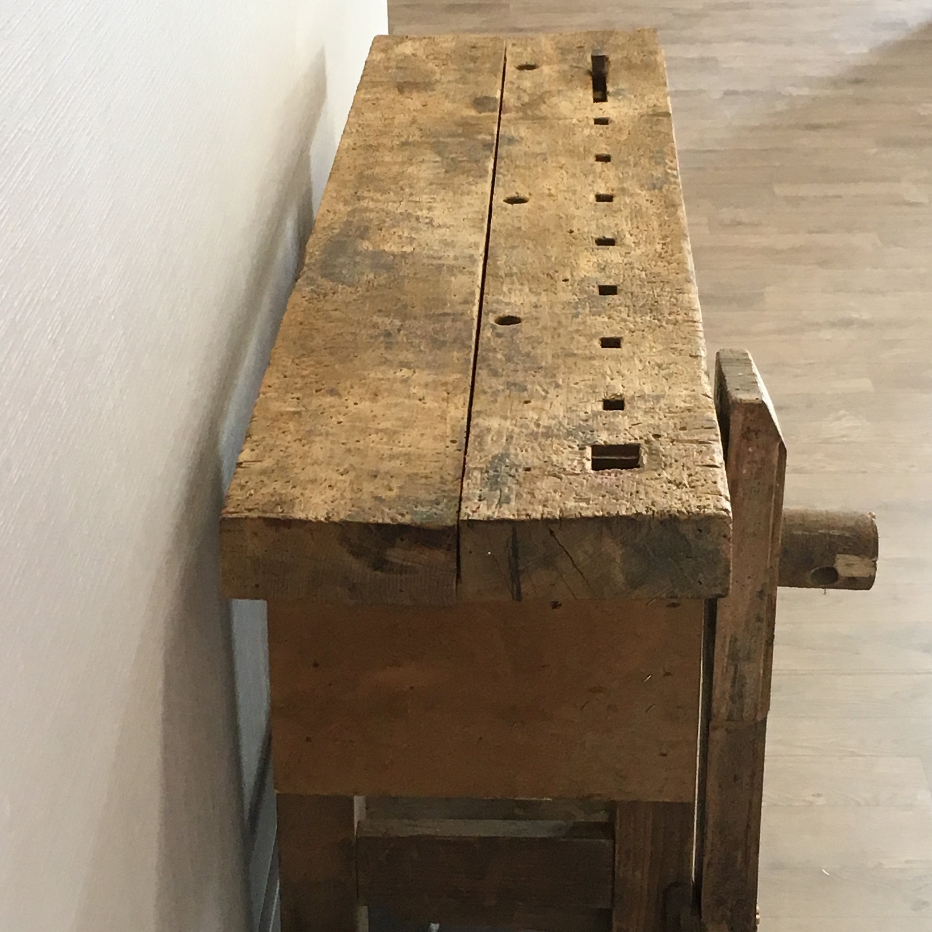 Ancien établi en bois