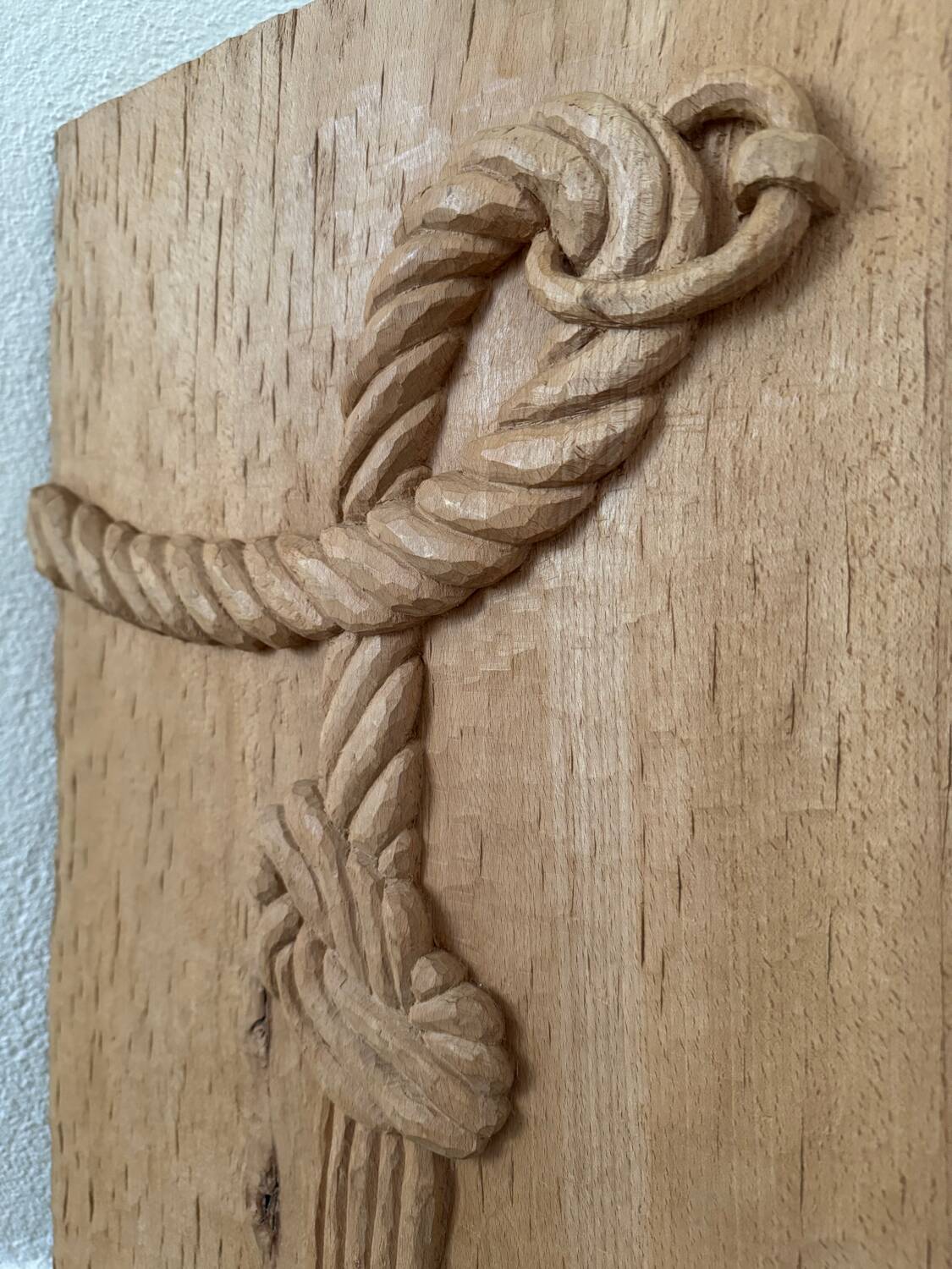 Sculpture bas relief noeud bois