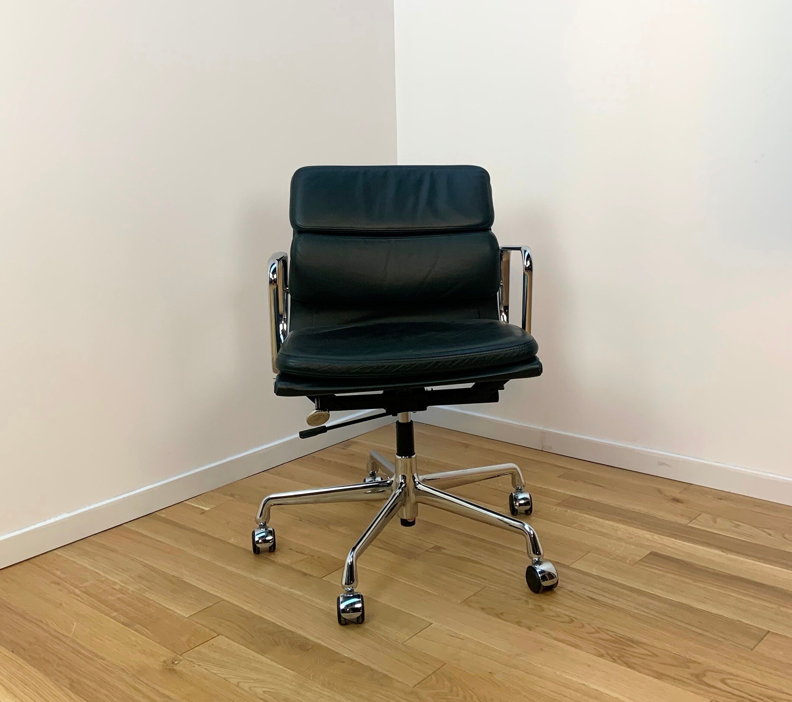 Soft Pad EA217, Charles & Ray Eames for Vitra