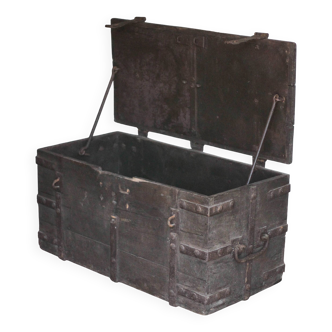 Ancien coffre bois avec ferrures, coffre de corsaire, coffre de rangement
