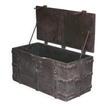 Ancien coffre bois avec ferrures, coffre de corsaire, coffre de rangement