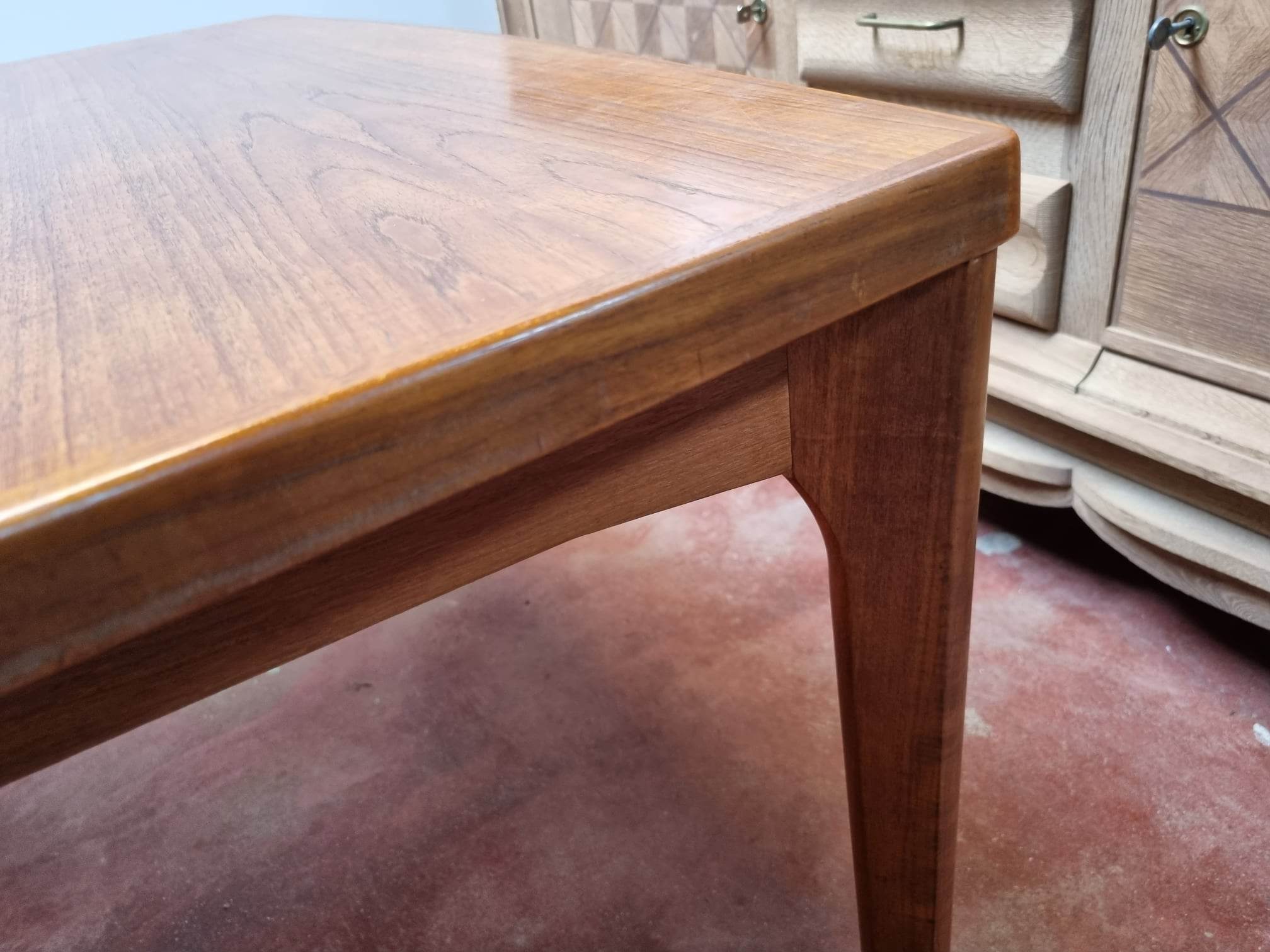 Scandinavian square extension table