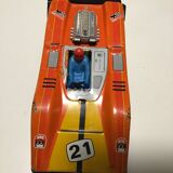 Voiture F1 en tôle rouge