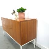 Fineer dressoir uit Zweden met wit stalen poten