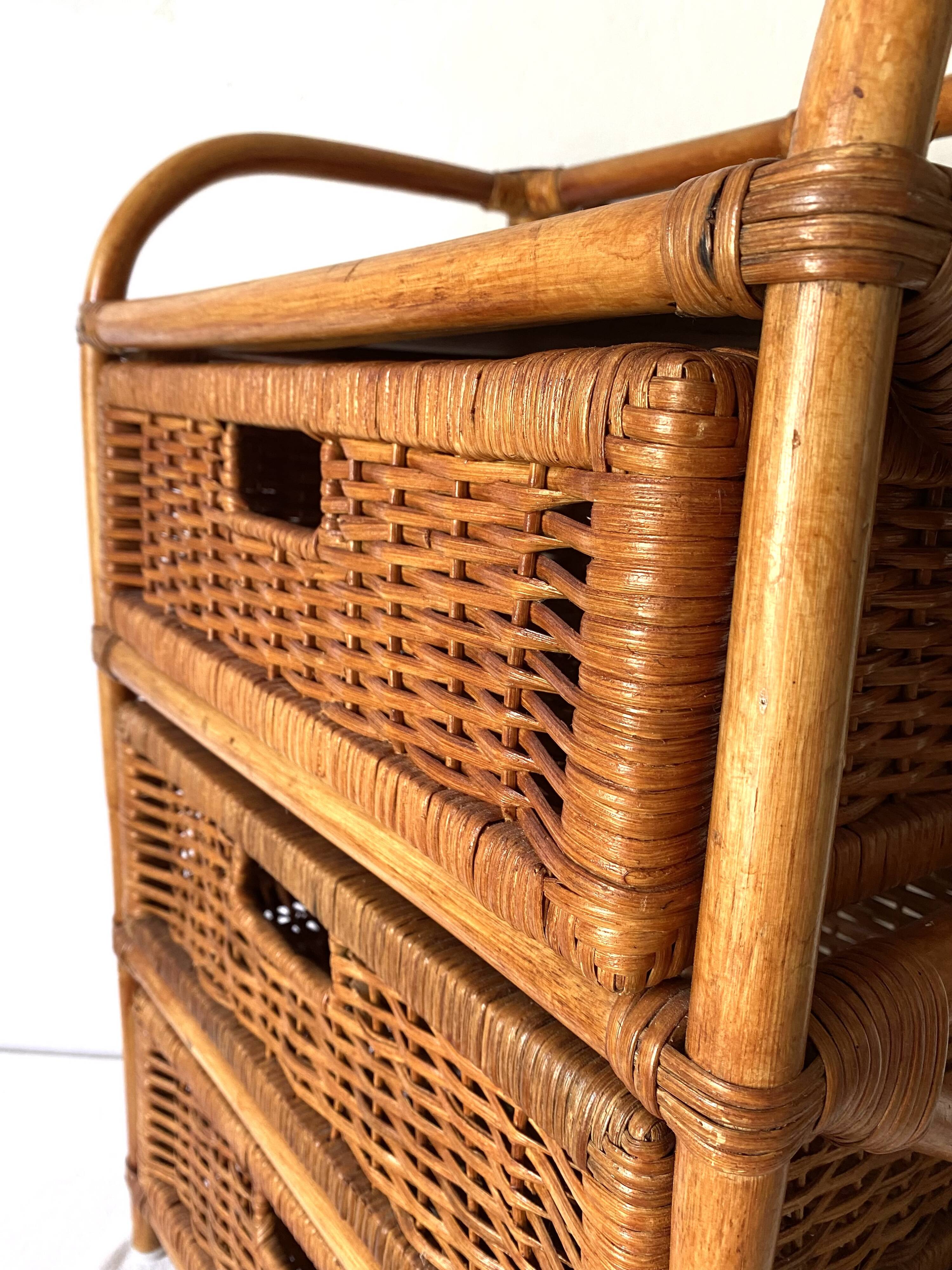 Commode en rotin , chiffonnier 3 tiroirs