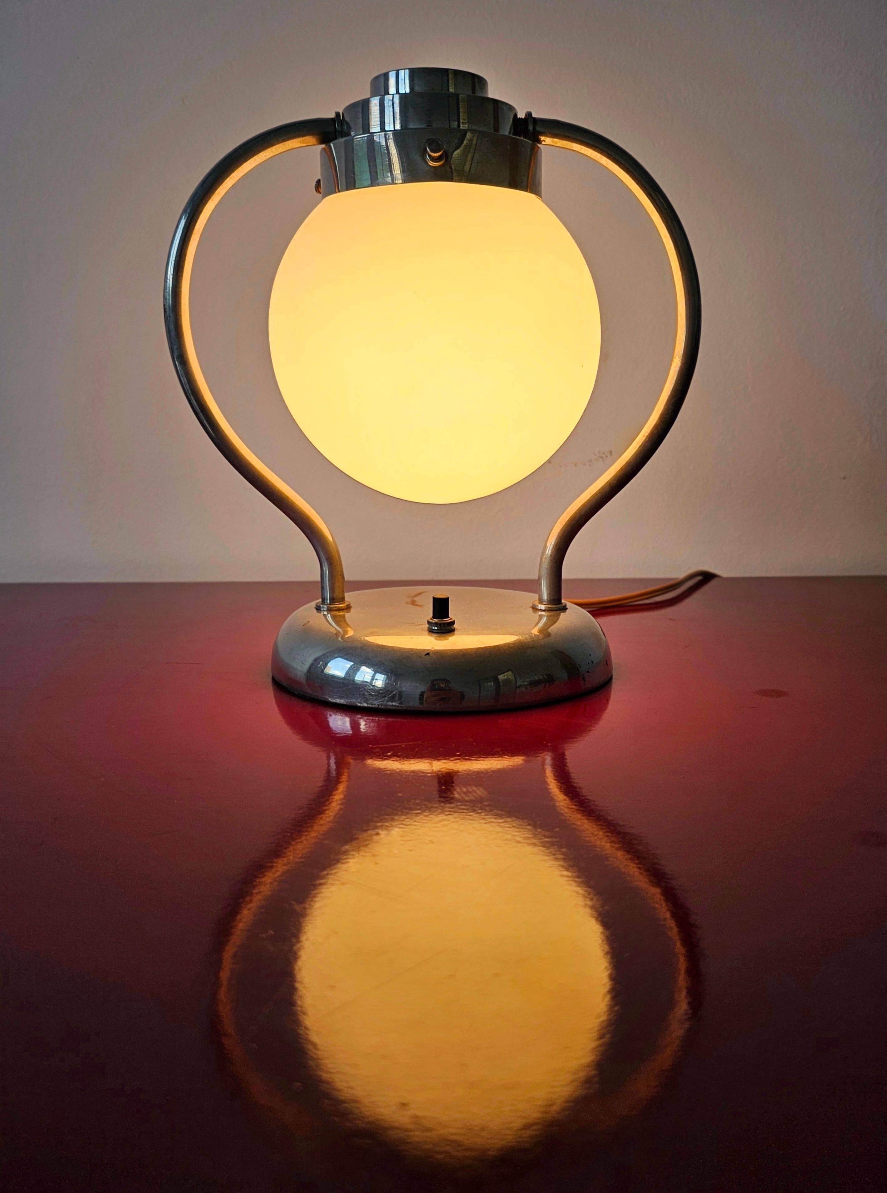 Art Deco table lamp with a spherical opaline glass shade and chrome base from the 1930s.