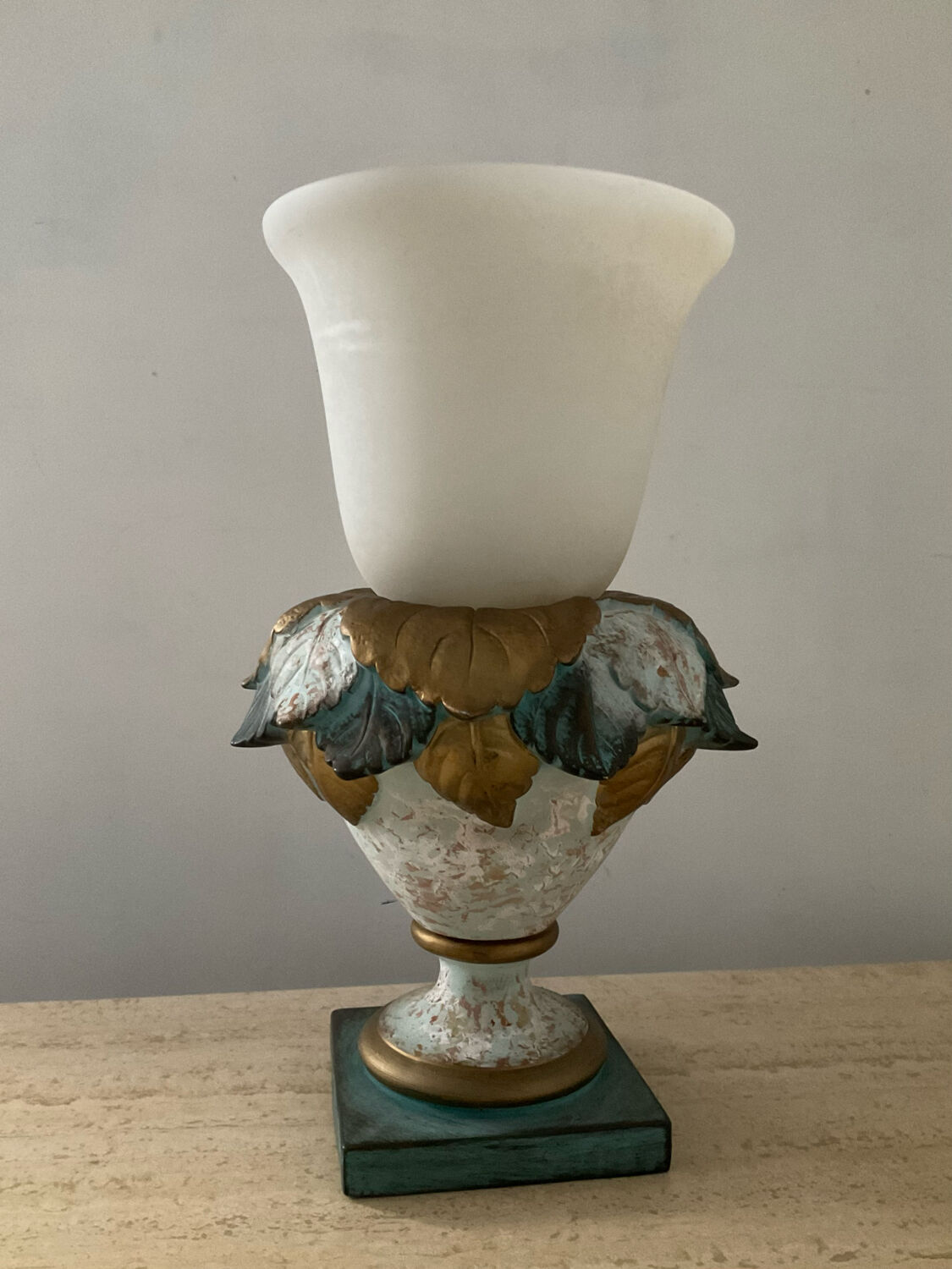 Lampe vintage en opaline et plâtre