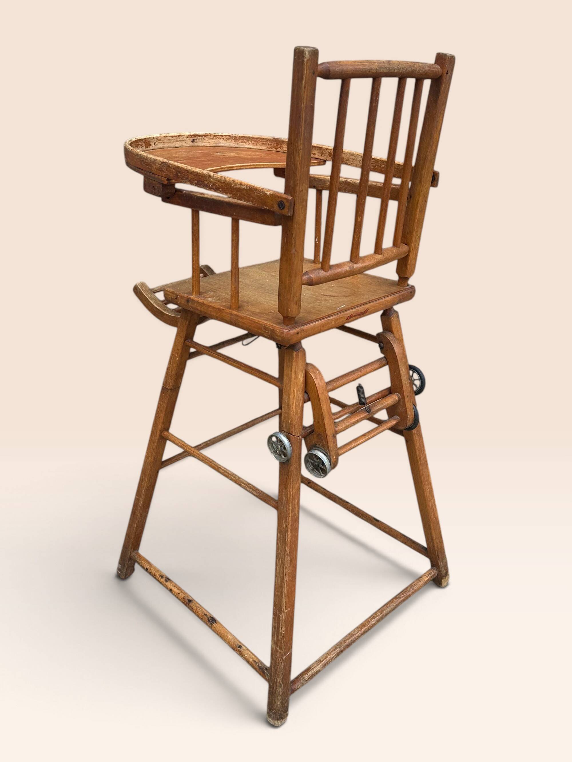 Chaise haute pour enfant en bois courbé