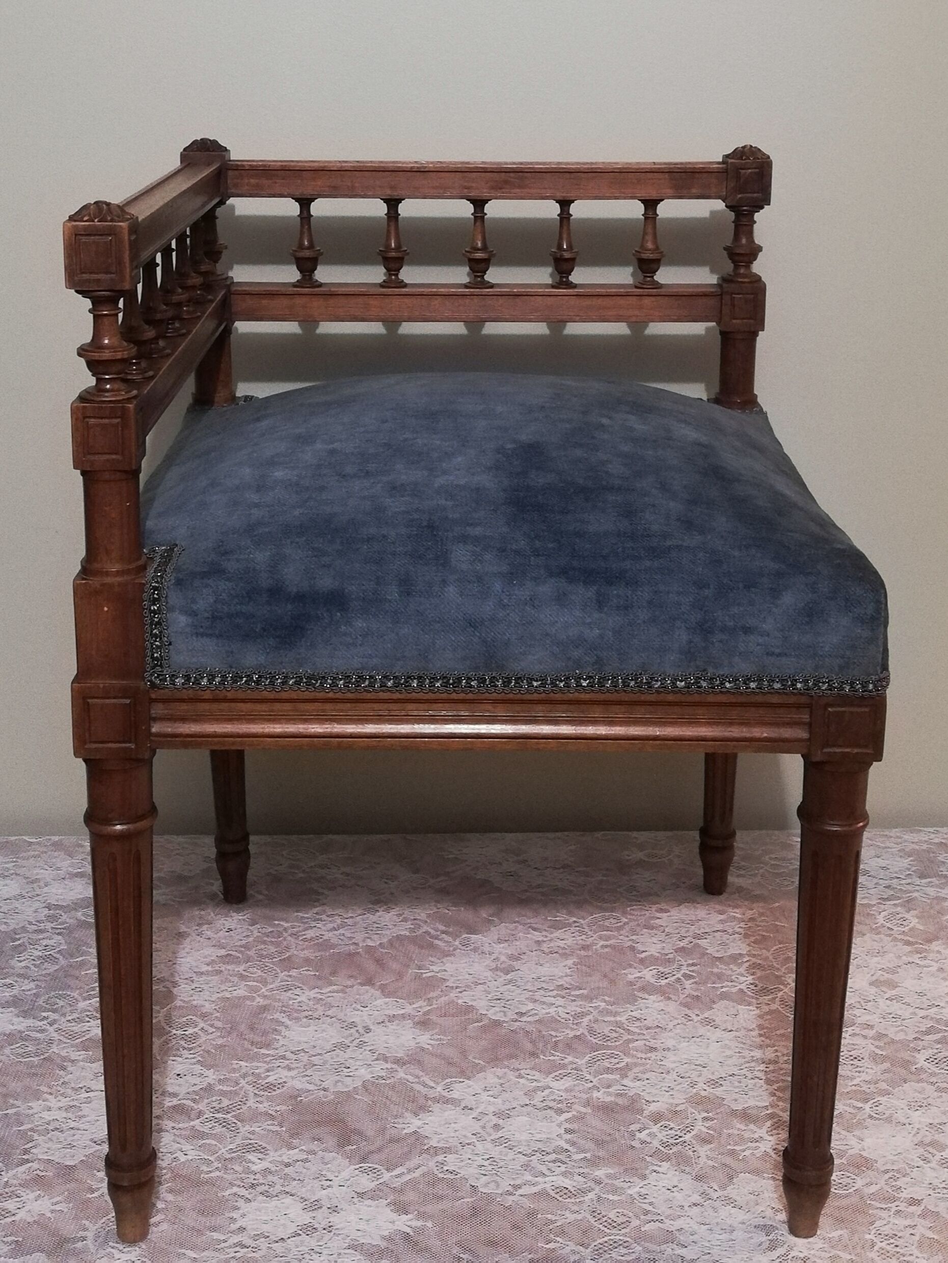 Fauteuil d'angle de style Louis XV assise velours