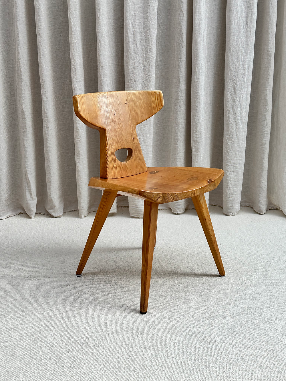 Set of 4 solid pine chairs. Designed by Jacob Kielland-Brandt for I. Christiansen, Denmark, 1960s.