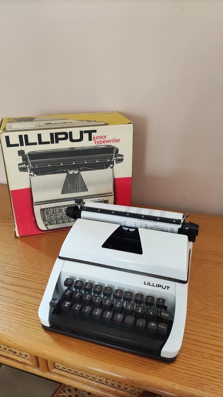 Lilliput typewriter