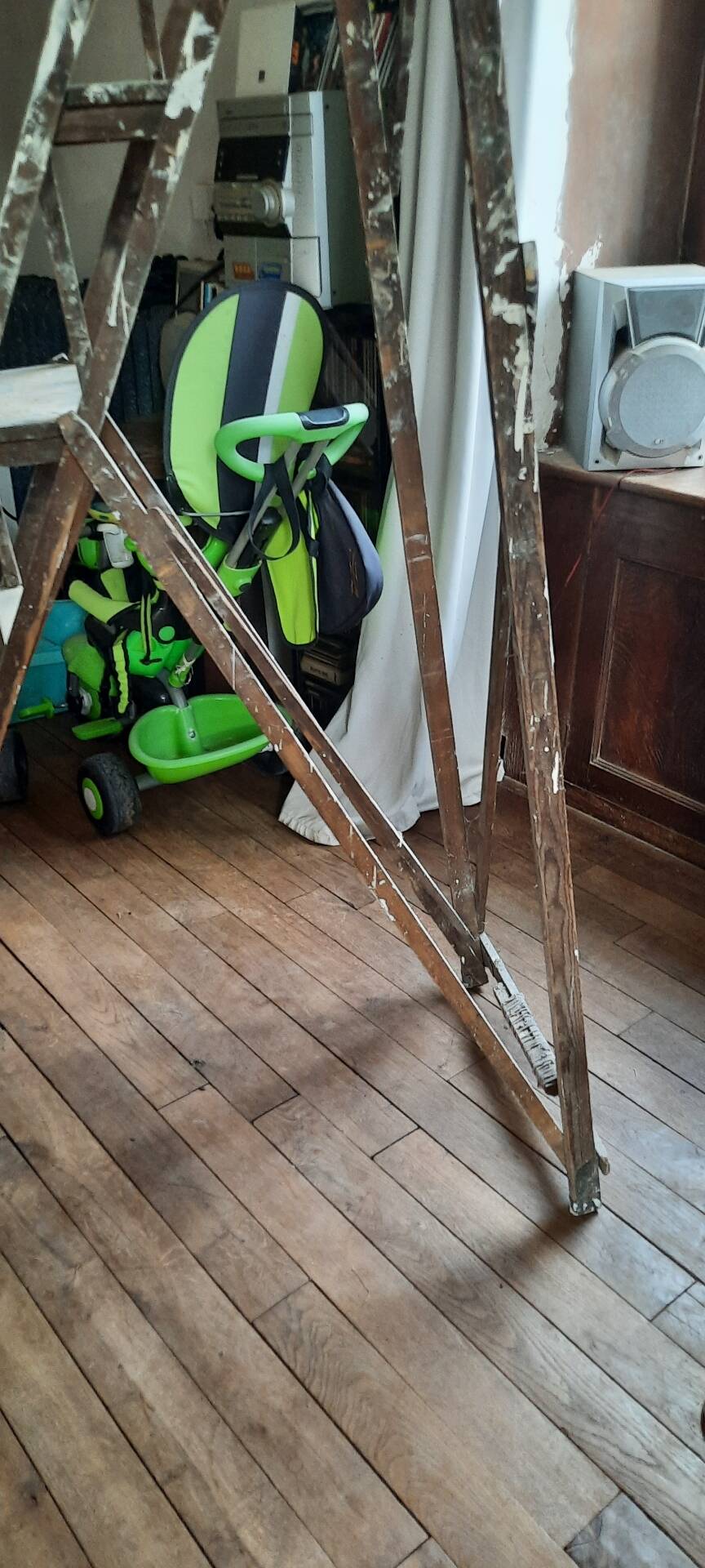 Painter's step ladder