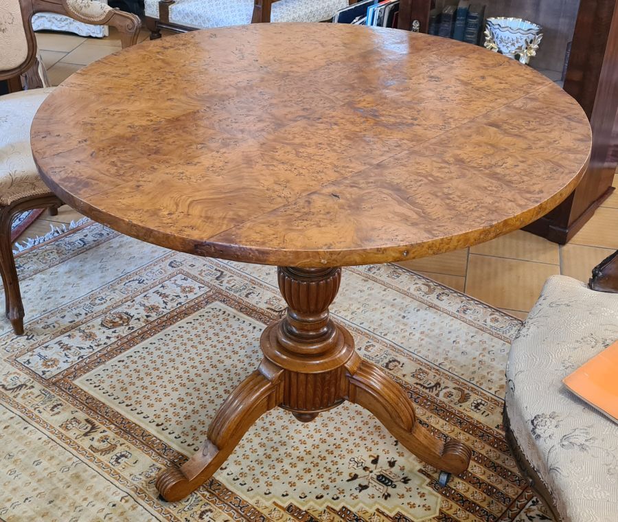 Side table pedestal table in fresne