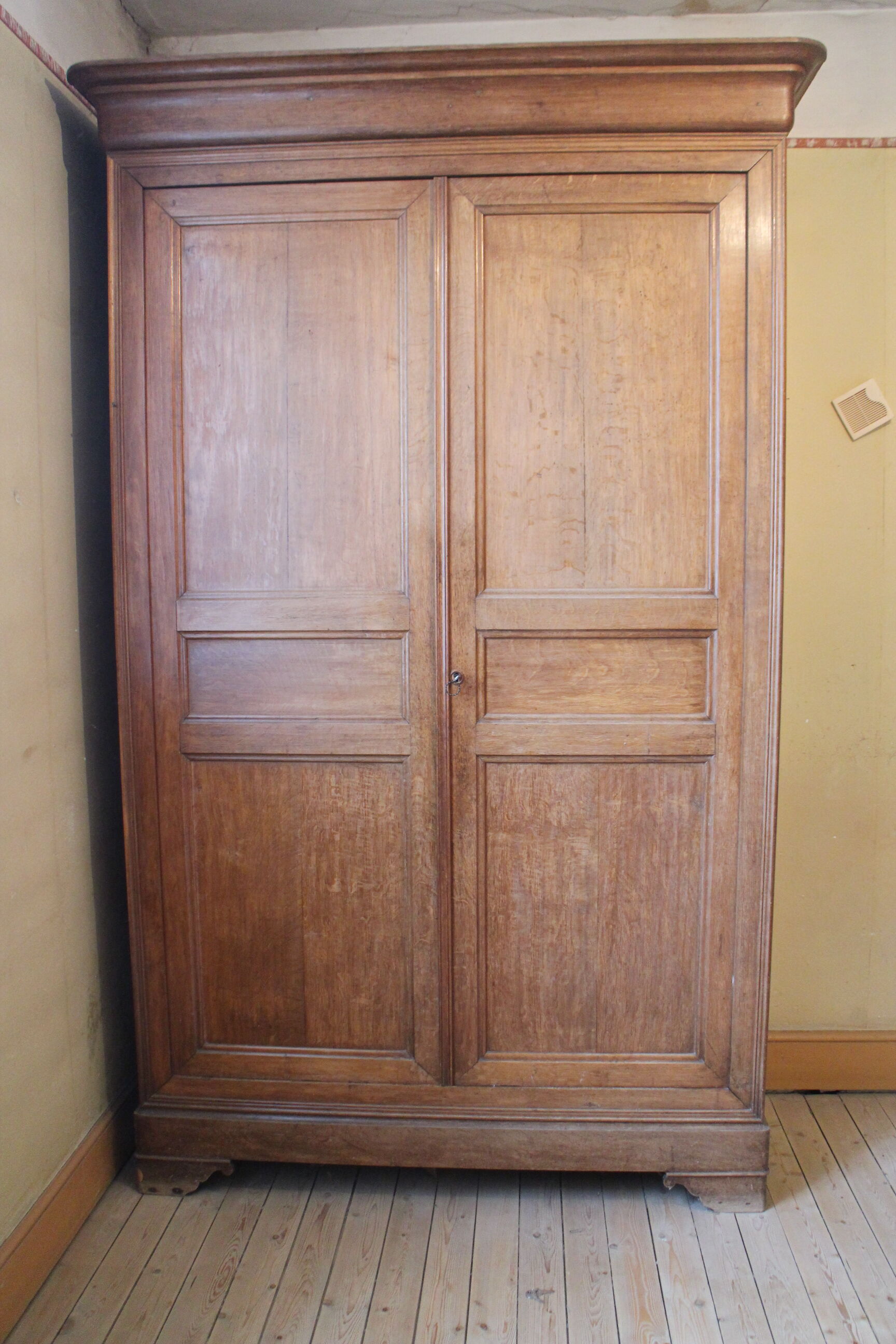Armoire en chêne clair XIX ème