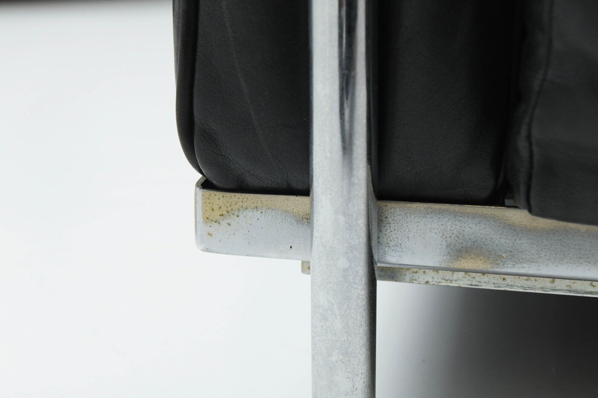 Vintage LC-2 in black leather by Le Corbusier, Jeanneret & Perriand for Cassina