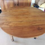 Round wooden table with 3 extensions