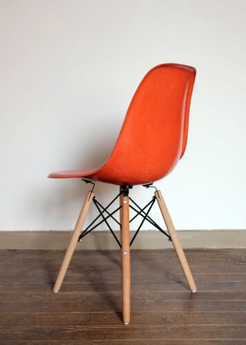 Paire de chaises DSW Oranges par Charles et Ray Eames pour Herman Miller
