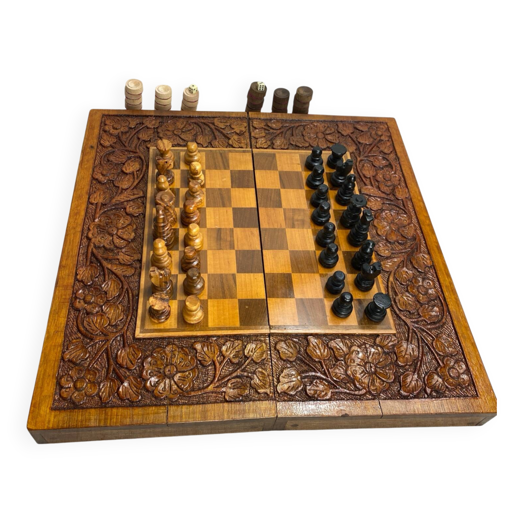 Chess and backgammon set in carved wood and marquetry