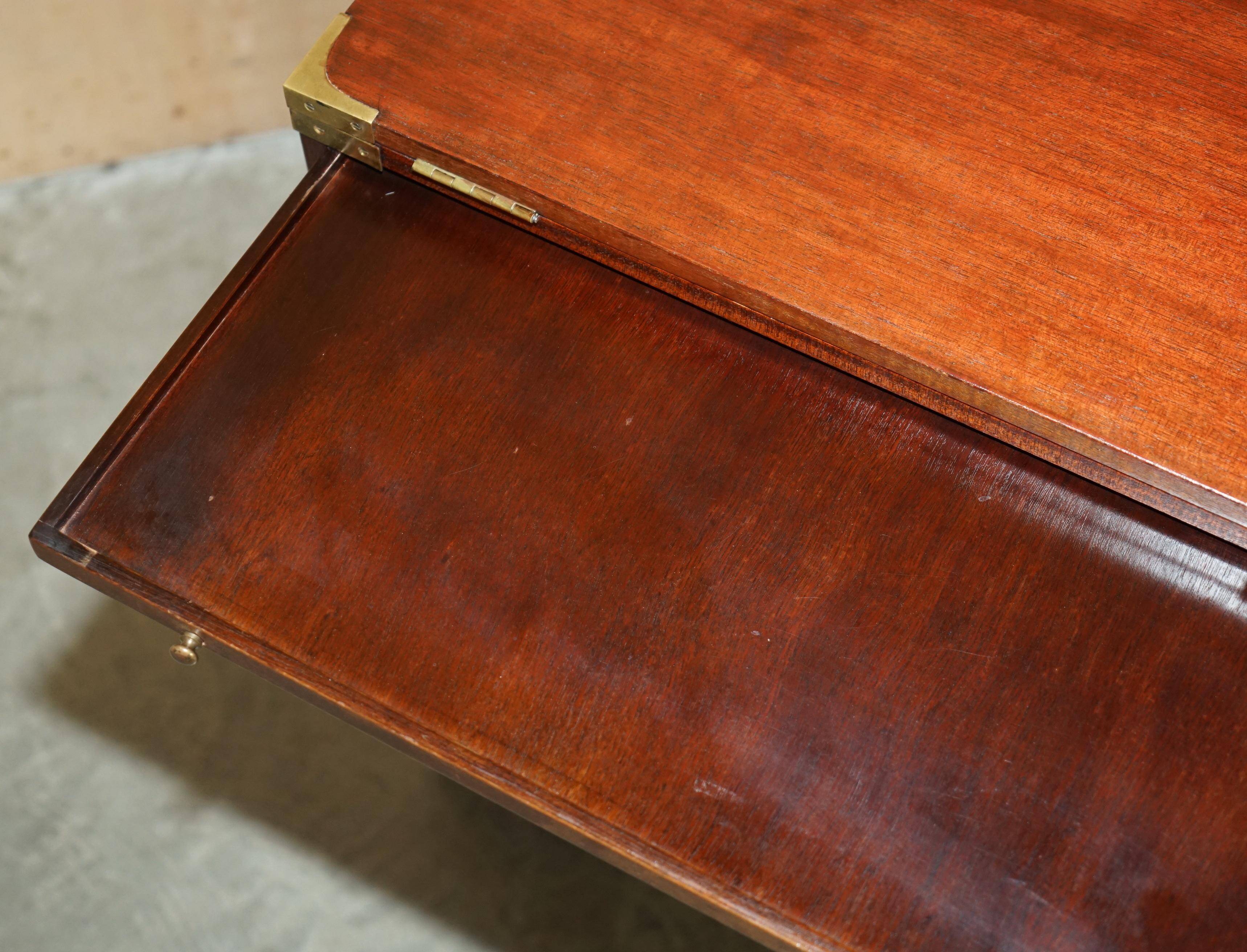 Commode militaire vintage avec plateau coulissant et dessus extensible