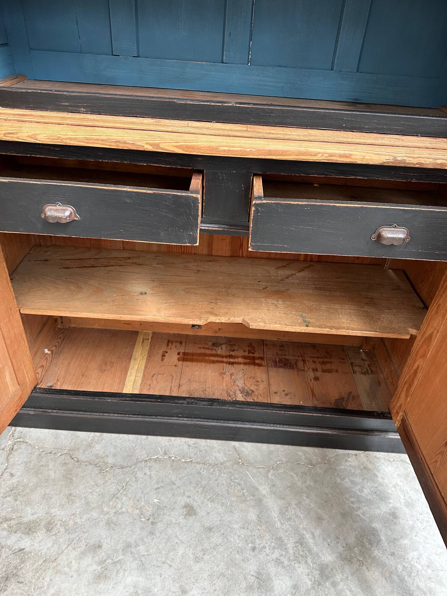 Early 20th century dresser