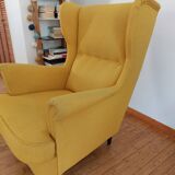 Yellow-eared armchair and its footrest