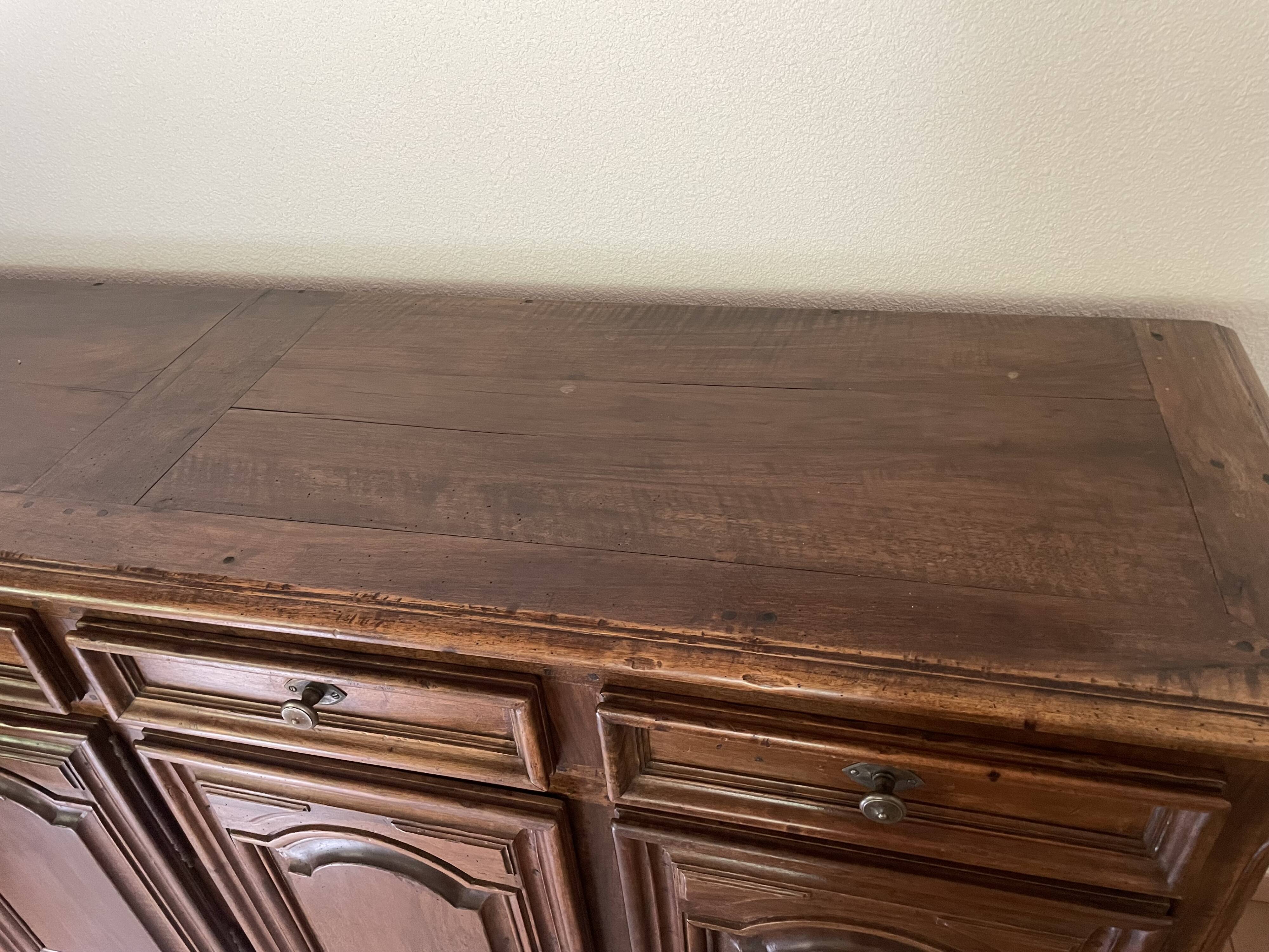 Classic buffet, solid oak in good condition.